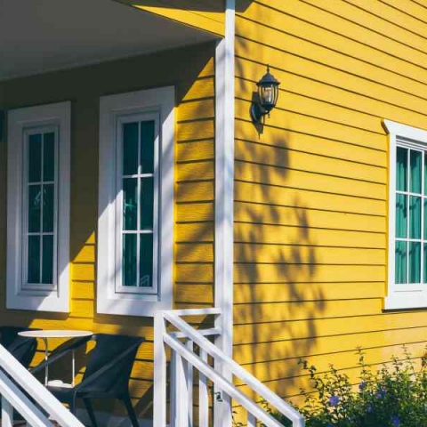 Jak wybrać idealny odcień dla zewnętrznych ścian twojego domu Inspirujące przykłady elewacji dla domów jednorodzinnych